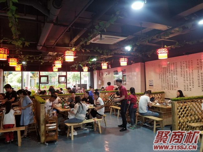 创业项目：新开火锅店如何把人吸引来?